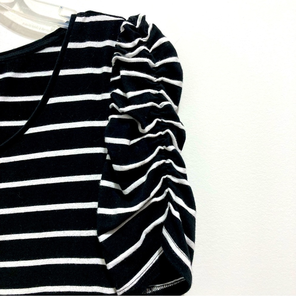 Forever 21 Women’s Short Sleeves White & Black Striped Top - Picture 4 of 6
